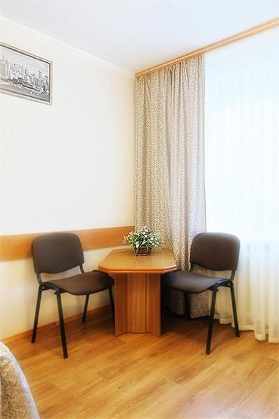 Profssoyuzny Hotel Tjernihiv Rum bild