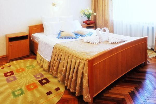 Profssoyuzny Hotel Tjernihiv Exteriör bild